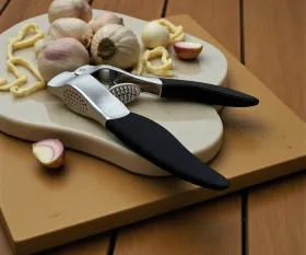 مهراسة ثوم معدنية